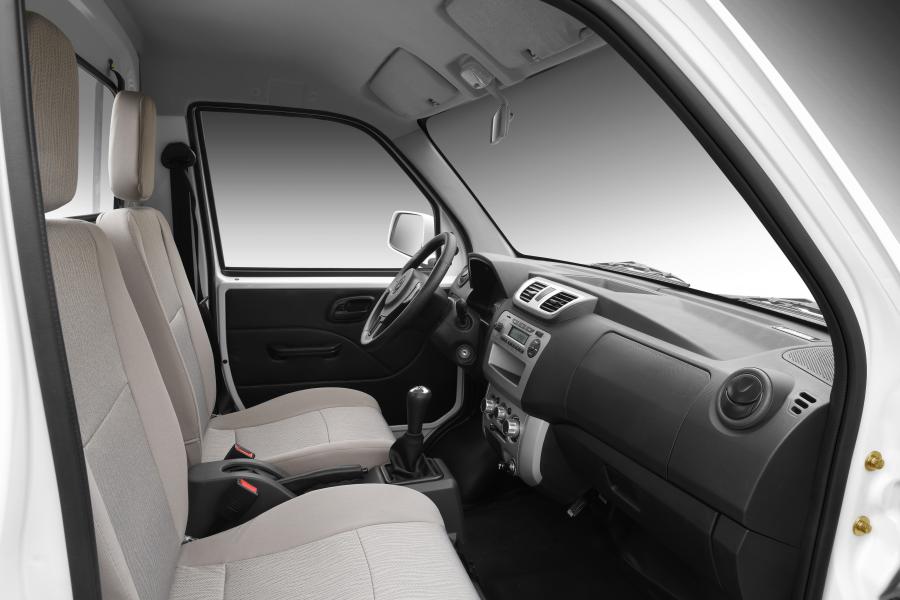 Интерьер DongFeng Sokon C31 Pickup 2015 года  (фото 2 из 3)